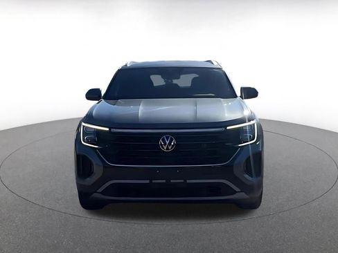 Used 2025 Volkswagen Atlas Cross Sport SE FWD image 4