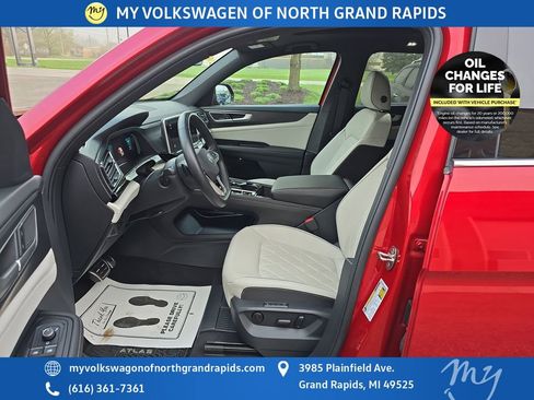 Used 2025 Volkswagen Atlas Cross Sport SEL Premium R-Line AWD/4WD image 10