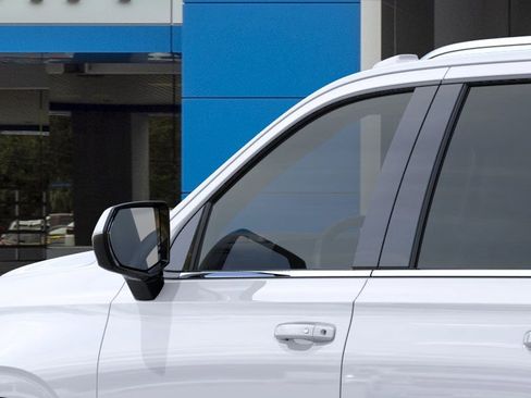 New 2026 Chevrolet Suburban LS image 12