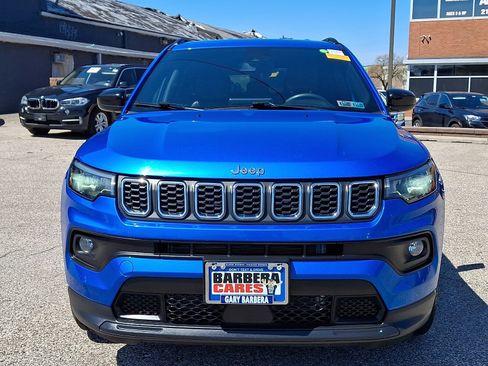 Used 2024 Jeep Compass Latitude image 2