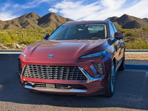 Used 2024 Buick Envision Avenir image 11