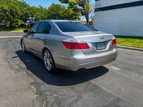 Used 2009 Hyundai Genesis 4.6 w/ Technology Pkg 5 RWD image 3