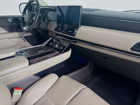 Used 2024 Lincoln Navigator Premiere image 29