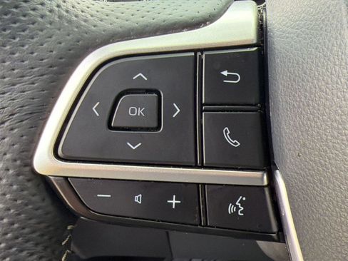 Used 2025 Toyota Sienna Platinum FWD image 17