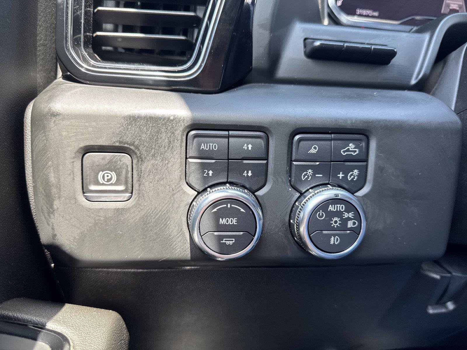 Used 2024 GMC Sierra 2500 AT4 w/ AT4 Premium Plus Package AWD/4WD image 15