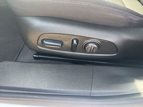 Used 2023 Chevrolet Malibu LT FWD image 19