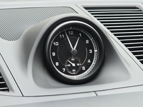 Certified 2024 Porsche Macan S image 28