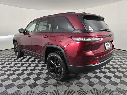 New 2025 Jeep Grand Cherokee Altitude image 6