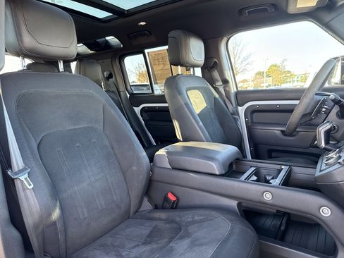 Used 2023 Land Rover Defender 110 V8 image 33