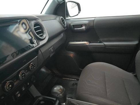 Used 2018 Toyota Tacoma TRD Off-Road AWD/4WD image 20