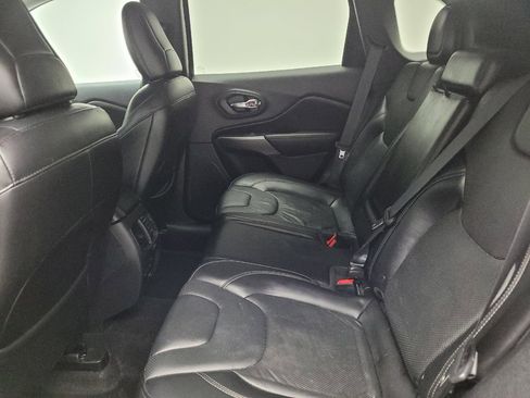 Used 2019 Jeep Cherokee Limited AWD/4WD image 18