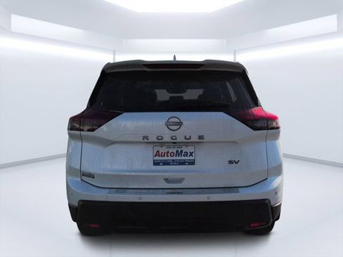 Used 2024 Nissan Rogue SV w/ SV Premium Package FWD image 4