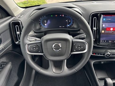 Certified 2025 Volvo XC40 B5 Core w/ Protection Package Premier image 6