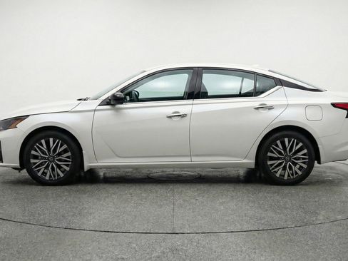 Used 2025 Nissan Altima 2.5 SV image 5