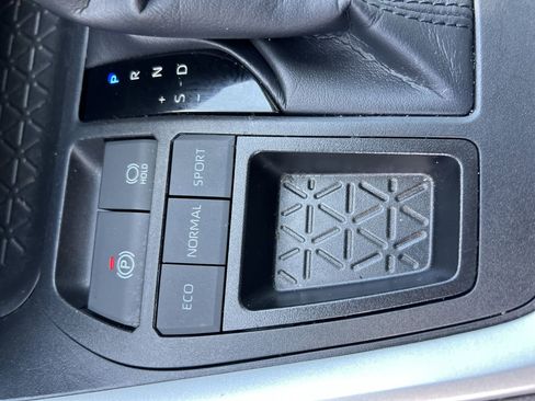 Used 2023 Toyota RAV4 XLE FWD image 29
