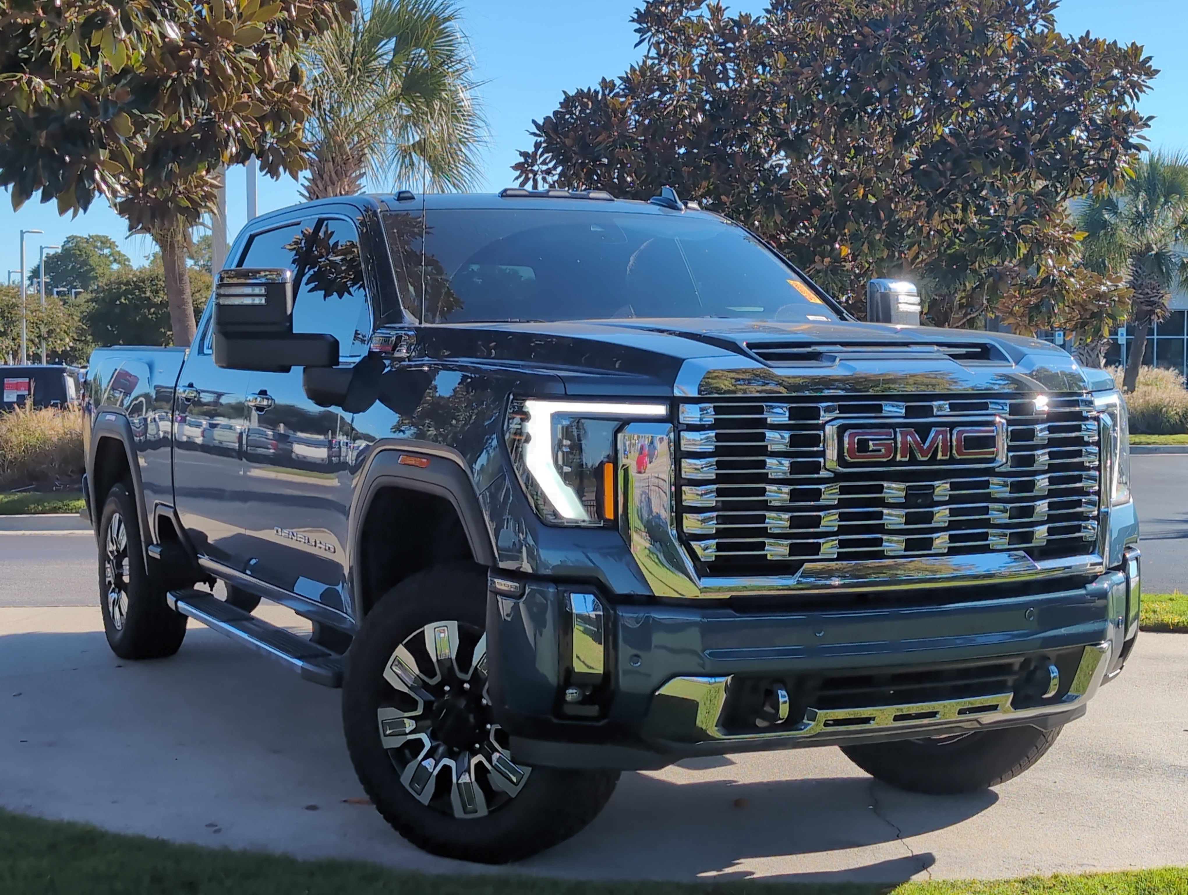 Used 2025 GMC Sierra 3500 Denali w/ Denali Reserve Package AWD/4WD image 2