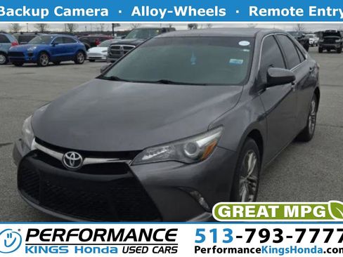 Used 2017 Toyota Camry SE image 1