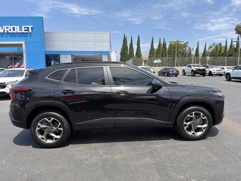 Used 2024 Chevrolet Trax LT w/ Driver Confidence Package FWD image 9