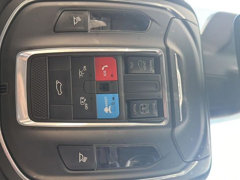 Used 2023 Jeep Grand Cherokee Altitude AWD/4WD image 31