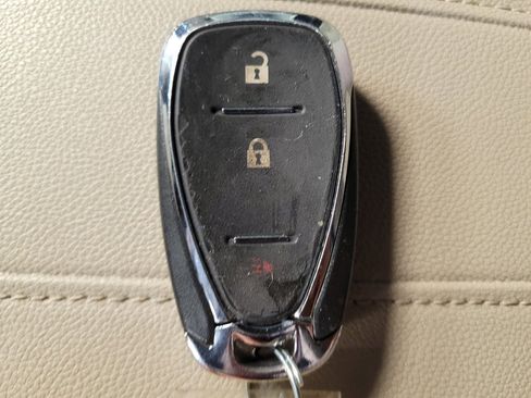 Used 2022 Chevrolet Traverse LS FWD image 32