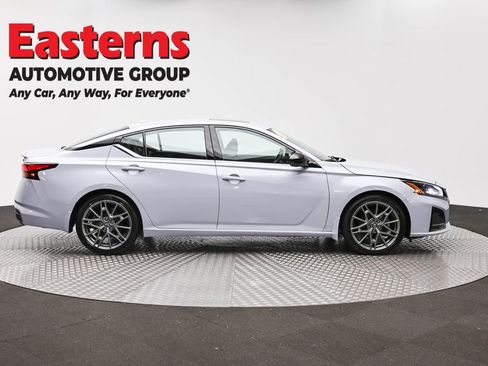 Used 2023 Nissan Altima 2.0 SR FWD image 4