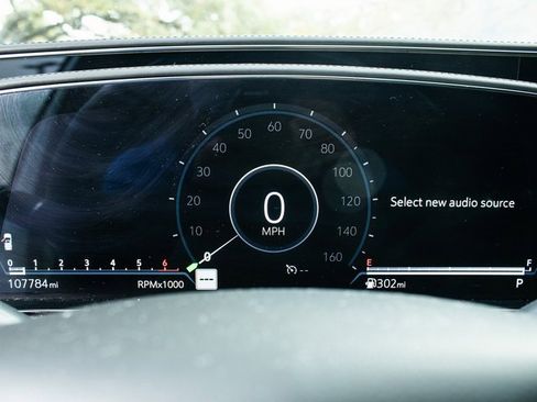 Used 2021 Cadillac Escalade Premium Luxury w/ LPO, Illumination Package image 12