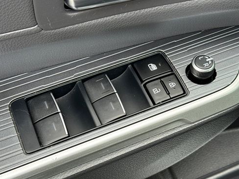 Used 2023 Toyota Sienna XSE image 13