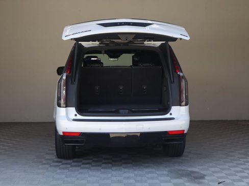 Used 2022 Cadillac Escalade Sport Platinum w/ LPO, ONYX Package AWD/4WD image 8