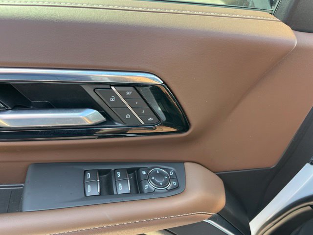 Used 2026 Chevrolet Tahoe High Country AWD/4WD image 15