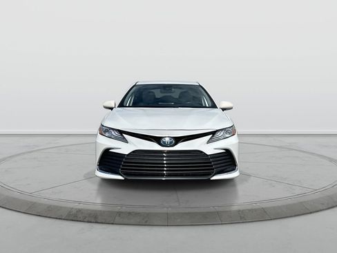 Used 2022 Toyota Camry XLE FWD image 3