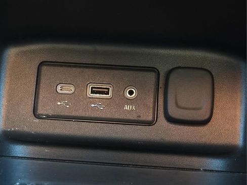 Used 2023 Chevrolet Equinox RS image 25