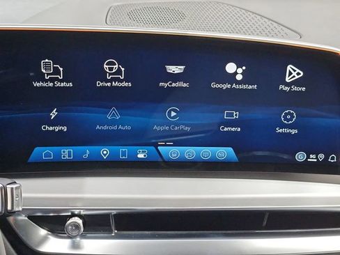 New 2026 Cadillac Lyriq Luxury w/ LPO, Floor Liner Package image 18