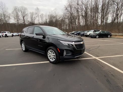 Used 2022 Chevrolet Equinox LT image 2