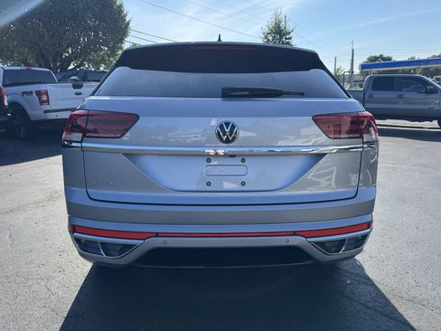 Used 2021 Volkswagen Atlas Cross Sport SE w/ Panoramic Sunroof Package FWD image 4