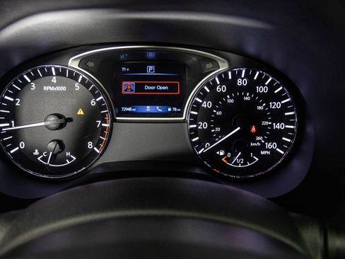 Used 2020 Nissan Pathfinder SV FWD image 32