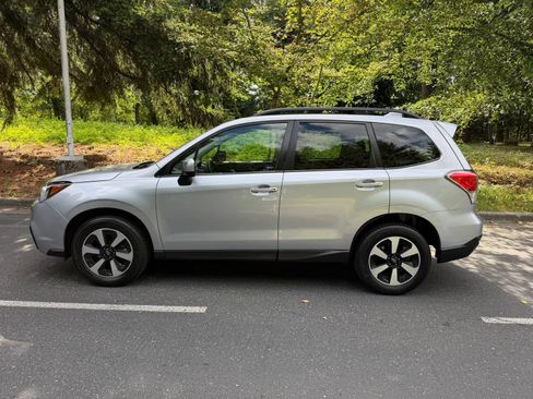 Used 2018 Subaru Forester 2.5i Premium w/ All-Weather Package AWD/4WD image 2