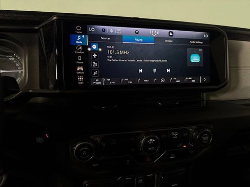 Used 2024 Jeep Wrangler Unlimited AWD/4WD image 19