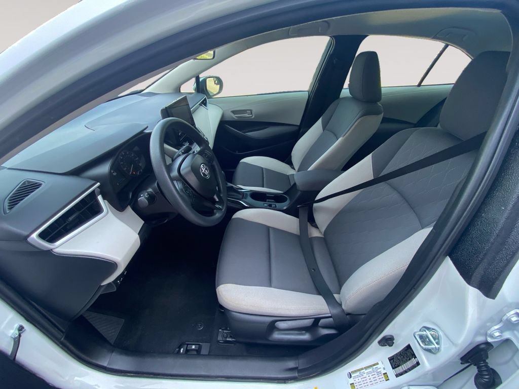 Used 2025 Toyota Corolla LE FWD image 9