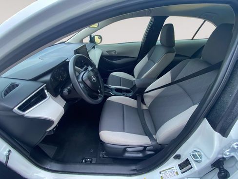Used 2025 Toyota Corolla LE FWD image 9