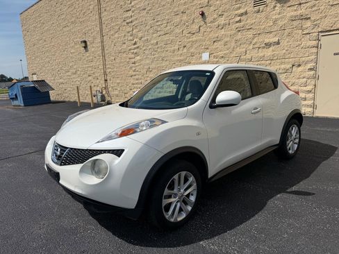 Used 2013 Nissan Juke SV FWD image 2