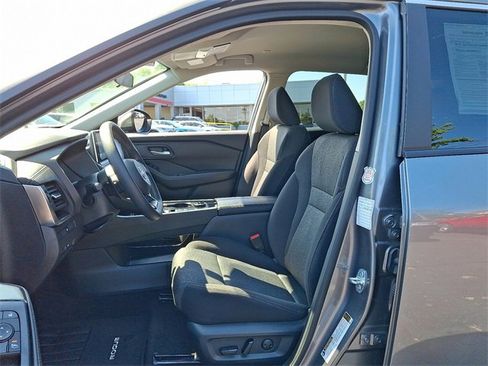 Used 2024 Nissan Rogue SV image 14