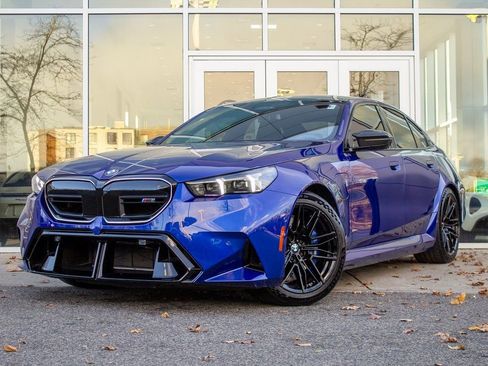Used 2025 BMW M5 w/ Carbon Package AWD/4WD image 1