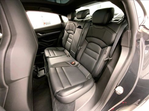Used 2025 Porsche Taycan image 23