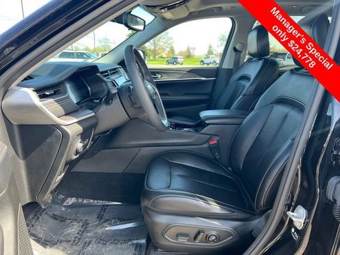 Used 2023 Jeep Grand Cherokee Limited AWD/4WD image 9