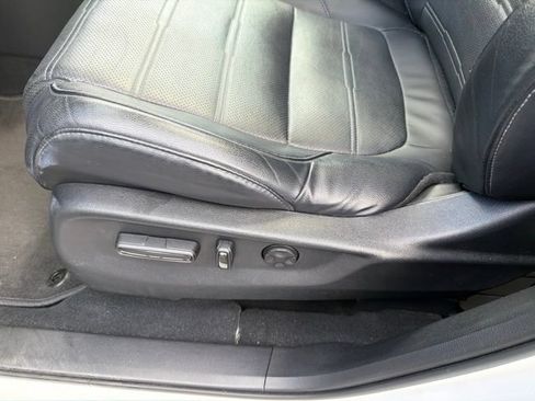Used 2018 Honda CR-V Touring image 8