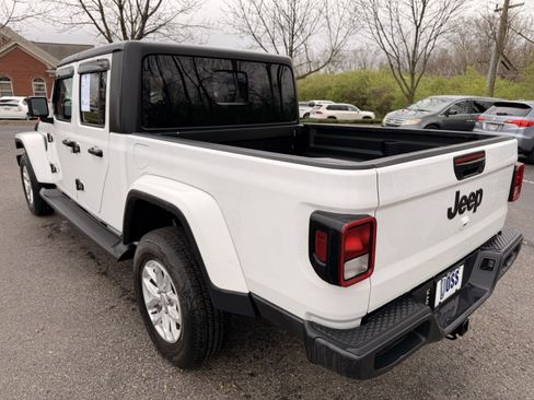 Used 2023 Jeep Gladiator Sport AWD/4WD image 5