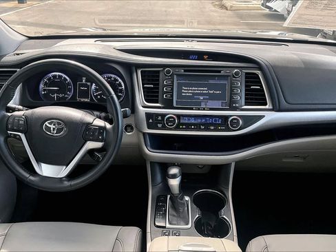 Used 2016 Toyota Highlander XLE image 15