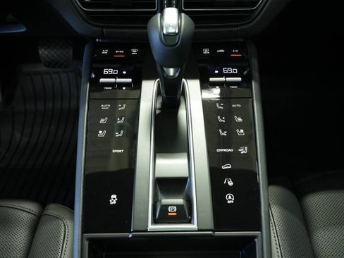 New 2026 Porsche Macan AWD/4WD image 22