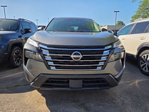 Used 2024 Nissan Rogue SV AWD/4WD image 2