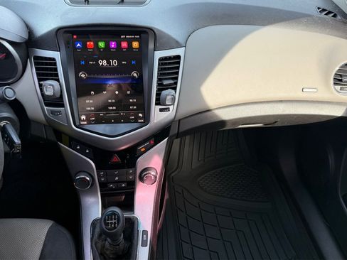 Used 2013 Chevrolet Cruze LS image 11